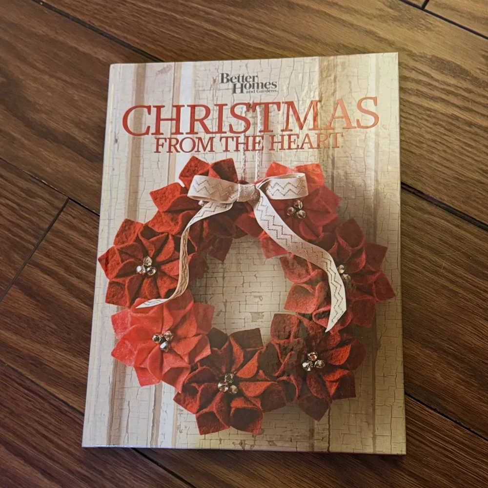 Better Homes And Gardens Red Holiday Wreath Book